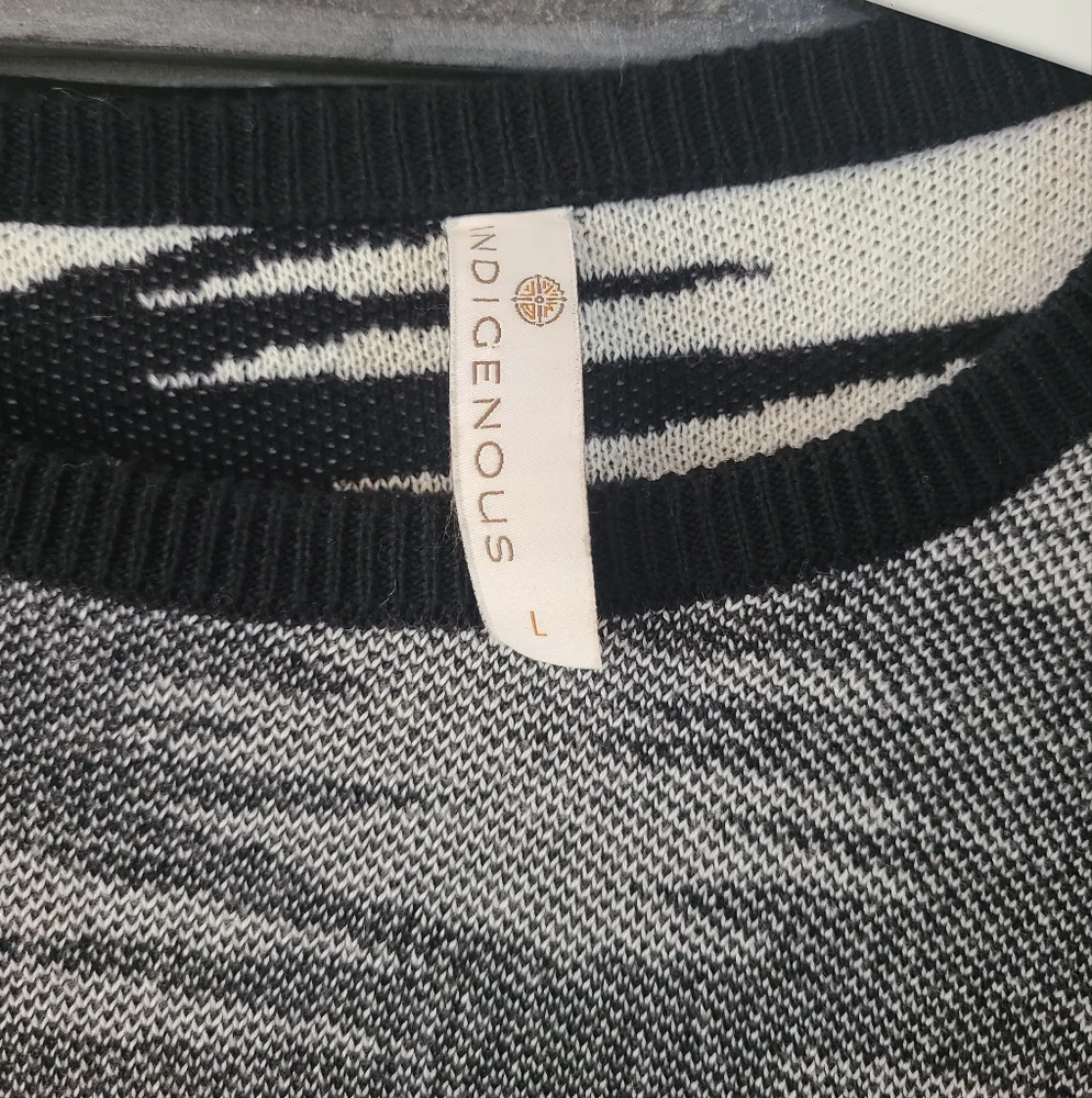 Indigenous Black and White Crew Neck Abstract Stiped Peruvian Cotton Sweater Lg